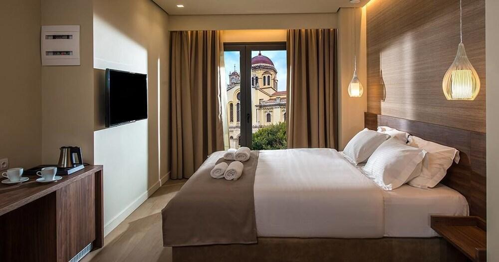 Metropole Urban Hotel 4*